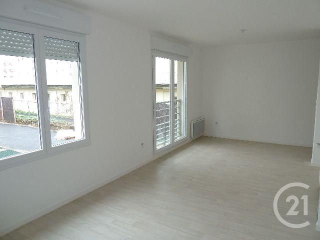Appartement F1 à louer - 1 pièce - 31.4 m2 - VERNOUILLET - 78 - ILE-DE-FRANCE - Century 21 Les Deux Rives