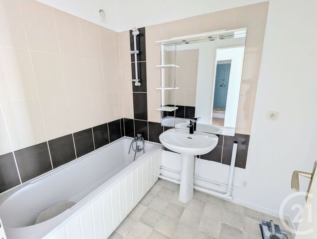 Appartement F4 à louer - 4 pièces - 79.6 m2 - ERAGNY SUR OISE - 95 - ILE-DE-FRANCE - Century 21 Les Deux Rives