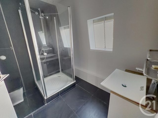 Appartement F2 à vendre - 2 pièces - 50.0 m2 - PARIS - 75018 - ILE-DE-FRANCE - Century 21 Les Deux Rives
