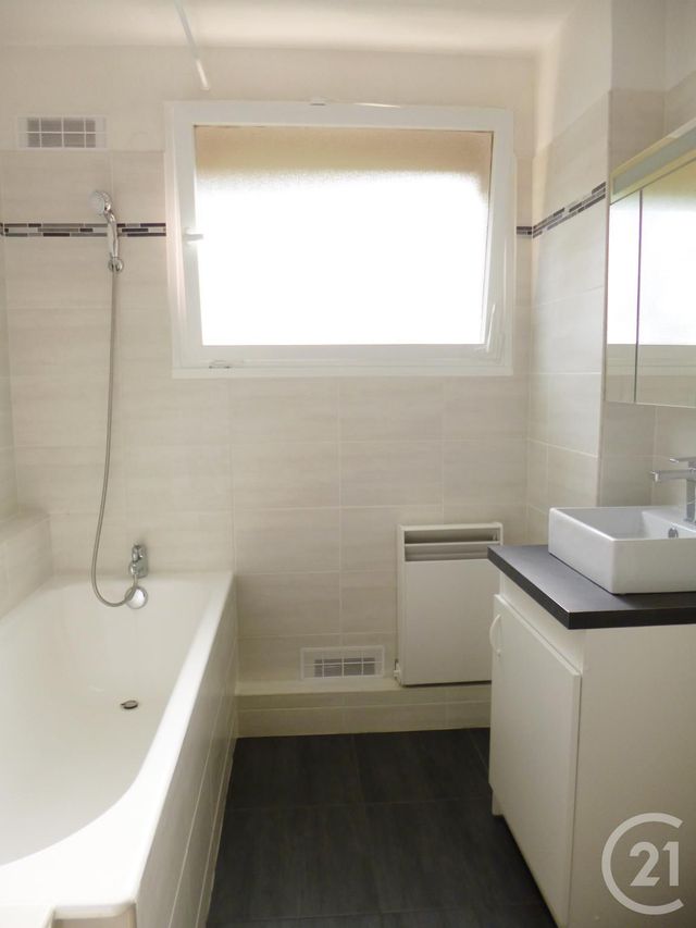 Appartement F4 à louer - 4 pièces - 80.06 m2 - CONFLANS STE HONORINE - 78 - ILE-DE-FRANCE - Century 21 Les Deux Rives